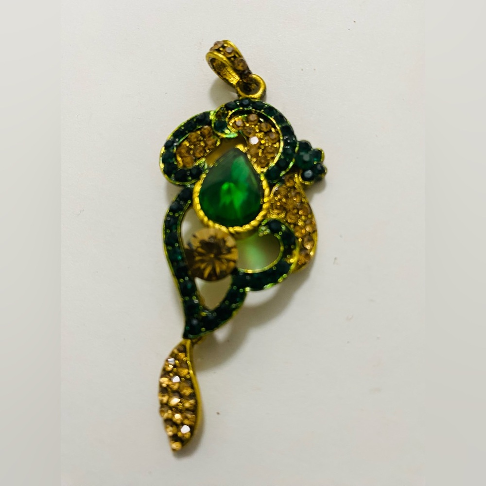 Elegant Gold and Green Pendant